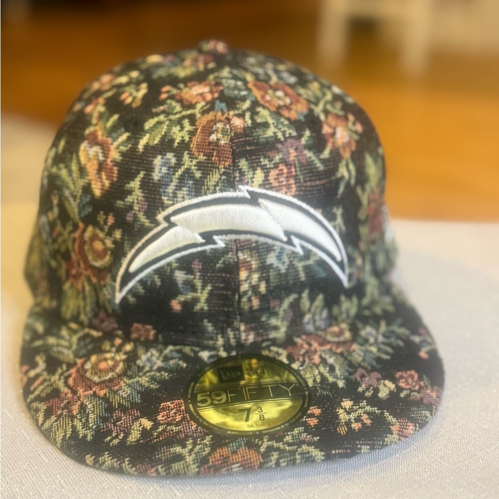 New Era 59FIFTY Los Angeles Chargers Floral Tapestry Fitted Hat 7 3/8
